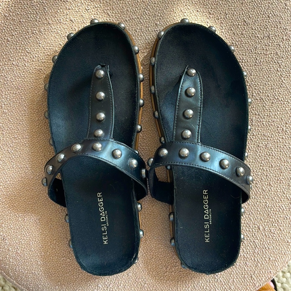 kelsi dagger studded footbed sandals